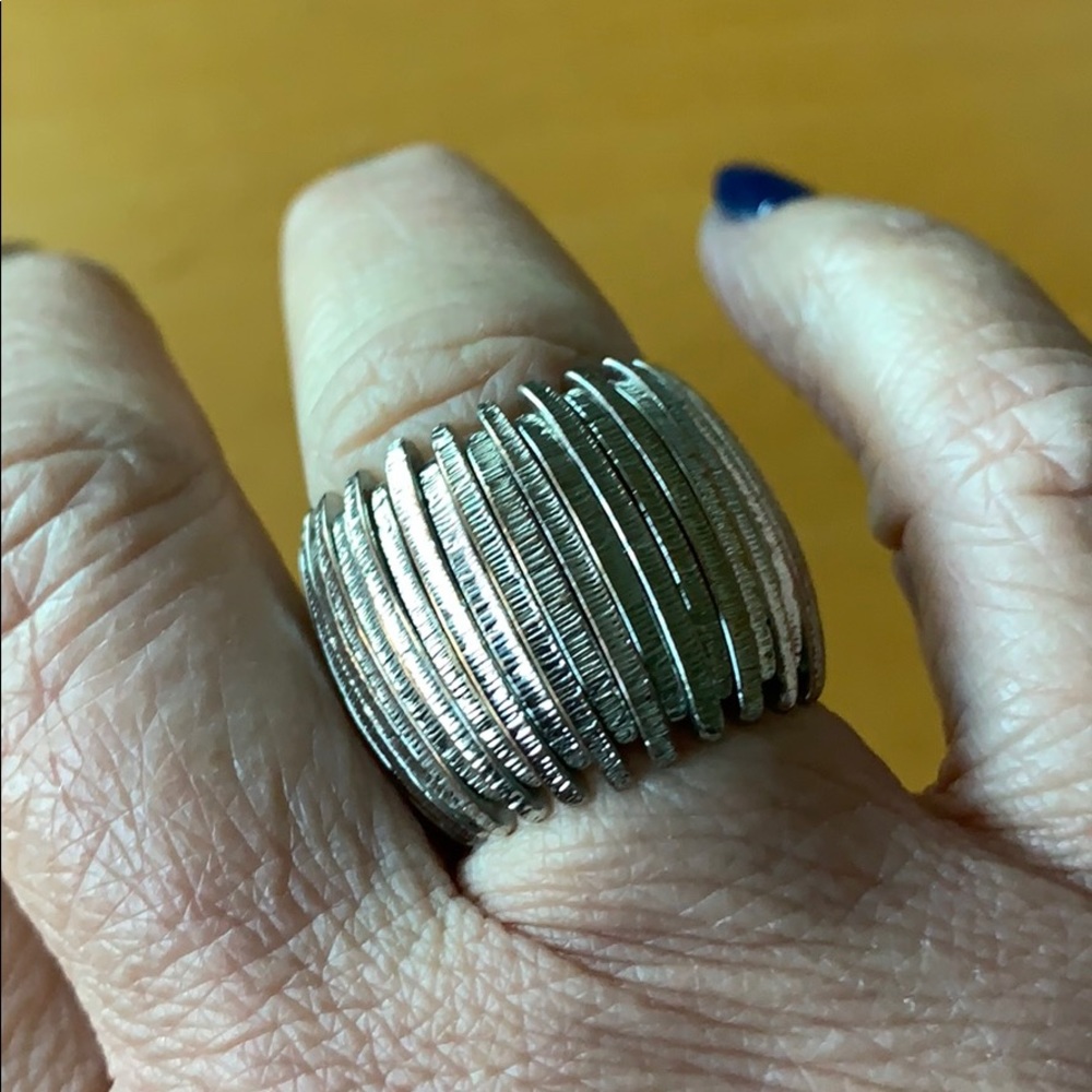 Stretchy silver ring - Picture 2 of 3